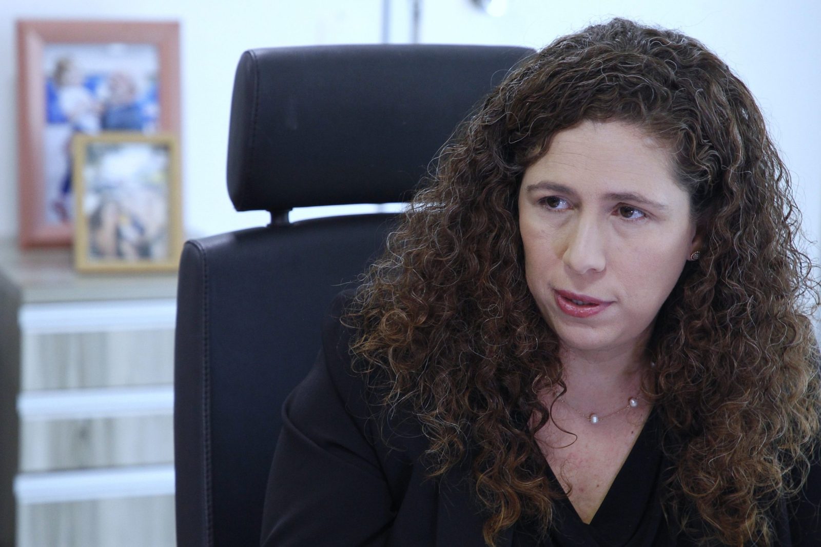 esther-dweck-participa-da-sua-primeira-reuniao-no-ministerio-dos-direitos-humanos