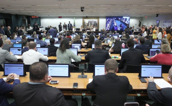 uniao-brasil-deve-seguir-governo-e-obstruir-pl-da-anistia-do-8/1-na-ccj