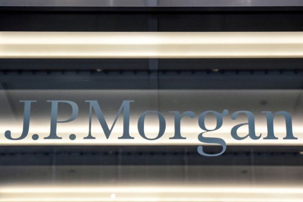 jpmorgan-desaba-7%-na-bolsa-com-alerta-sobre-receita-de-juros
