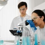 cancer-de-mama:-estrategia-age-contra-enzima-que-“alimenta”-tumor