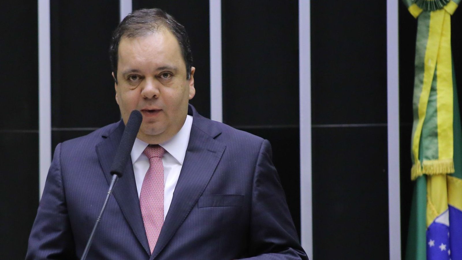 “nunca-desisti-e-a-minha-candidatura-esta-mantida”,-diz-elmar-a-cnn