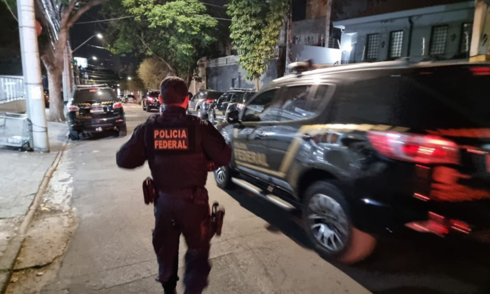 policia-federal-prende-quatro-por-disseminacao-de-desinformacao-em-eleicoes-no-rio