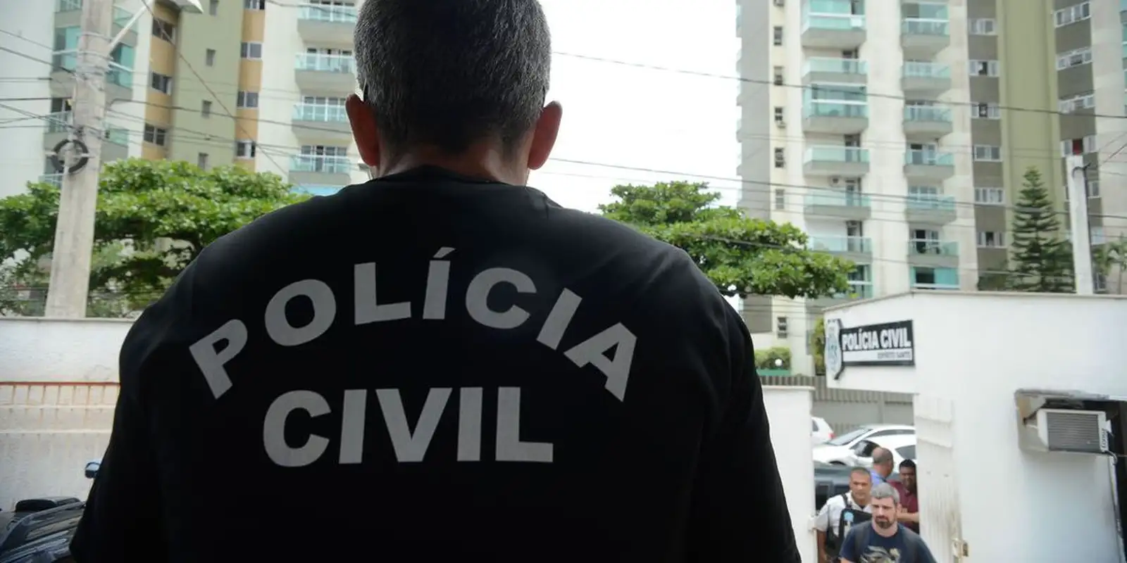policiais-fazem-acao-contra-roubos-de-cargas-de-cigarro-no-rio