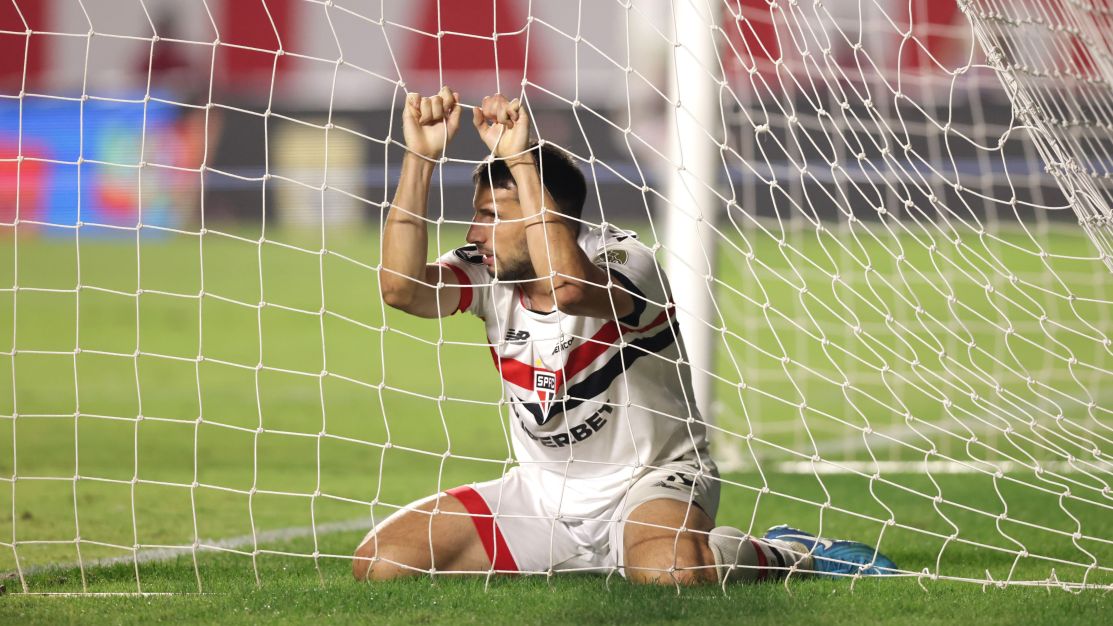 calleri-admite-responsabilidade-em-eliminacao-do-sao-paulo
