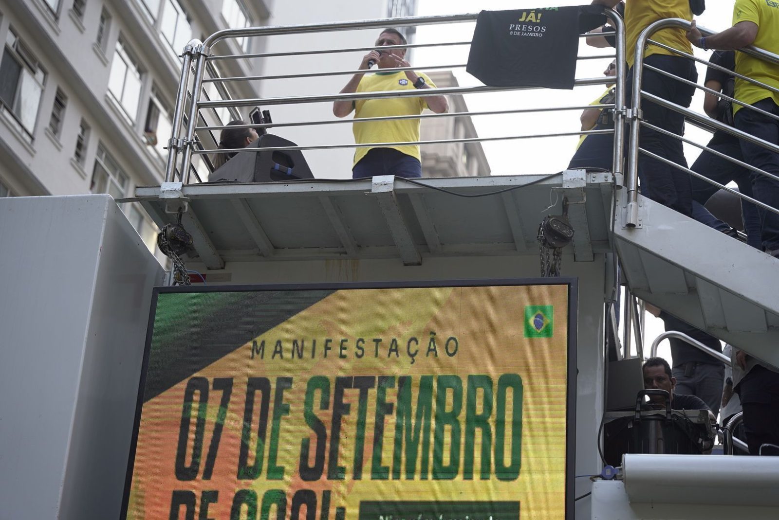 racha-na-direita-nao-significa-que-ela-esteja-diminuindo,-diz-especialista-a-cnn