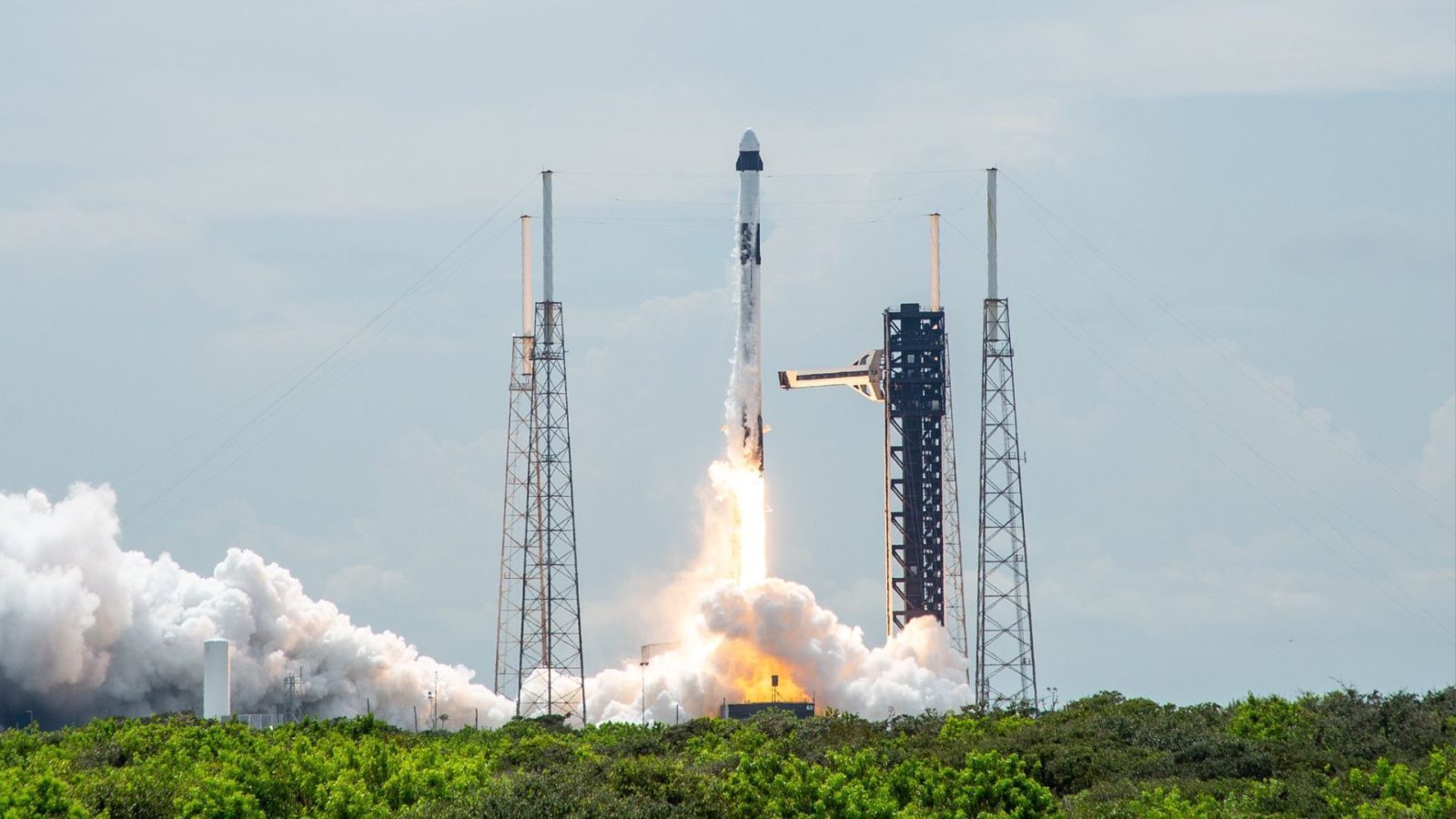 foguete-da-spacex-tem-problemas-para-aterrissar;-crew-9-esta-chegando-na-iss