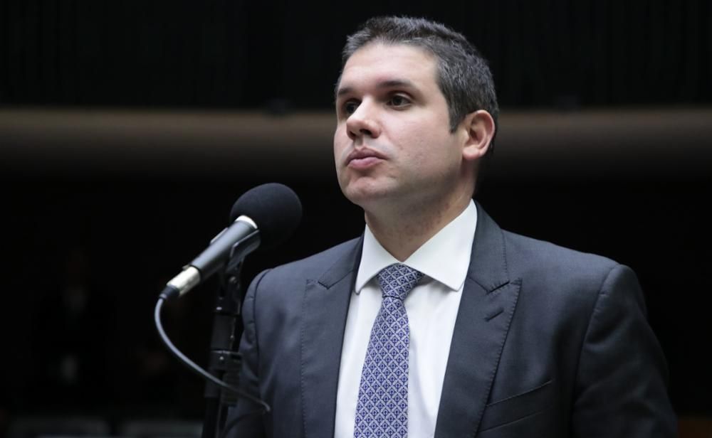 podemos-anuncia-apoio-a-hugo-motta-para-comando-da-camara-em-2025