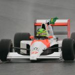 hamilton-pilota-mclaren-historica-de-senna-e-levanta-bandeira-do-brasil;-assista