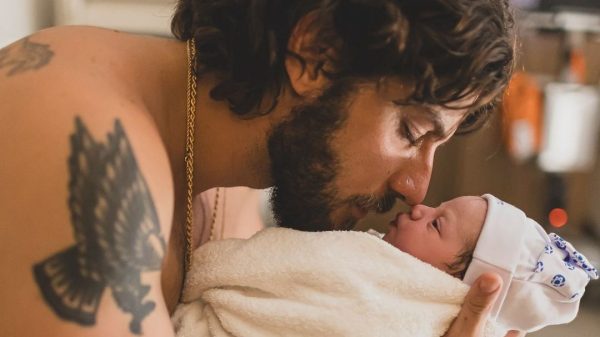 nasce-ana,-terceira-filha-de-chay-suede-e-laura-neiva;-veja-1a-foto