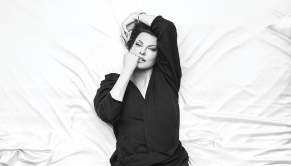 linda-evangelista-sobre-cool-sculpting-que-“a-desfigurou”:-“fiz-muita-terapia”