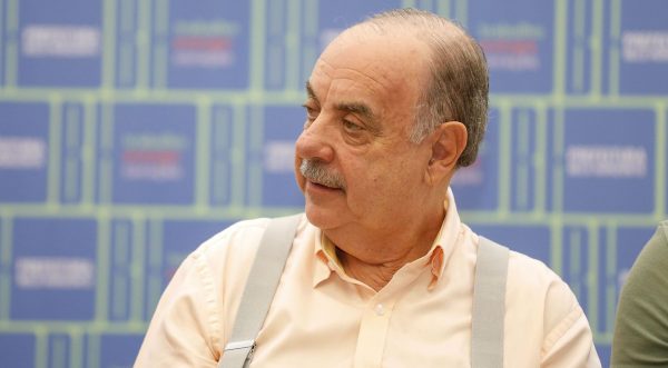 com-dor-nas-pernas,-prefeito-de-belo-horizonte-e-internado-neste-sabado