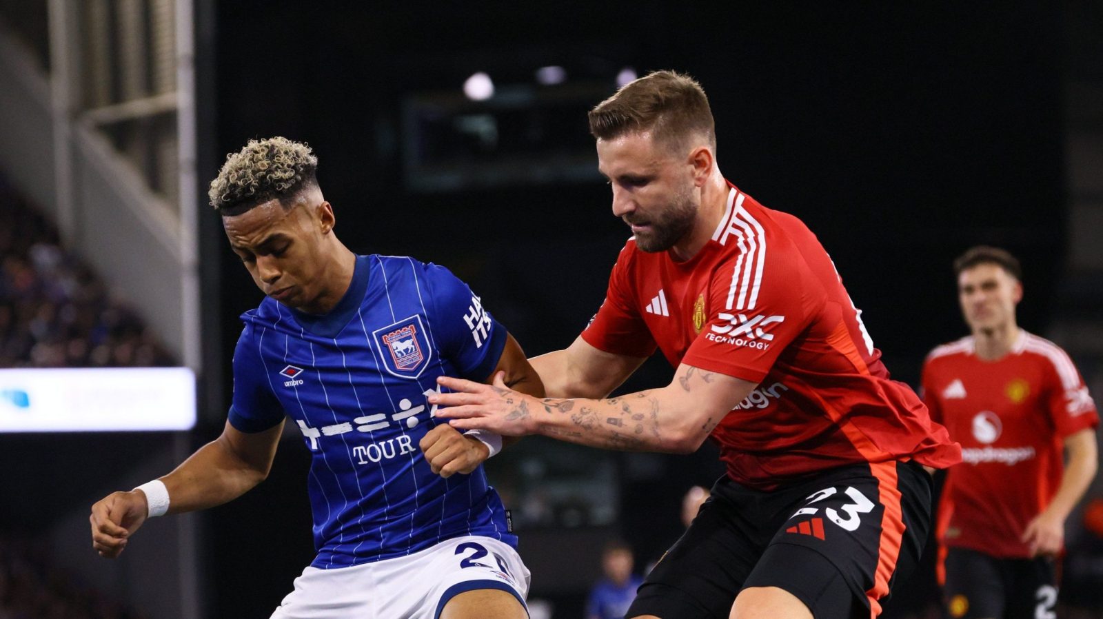 alarme-de-incendio-deixa-jogo-da-premier-league-sem-var;-entenda