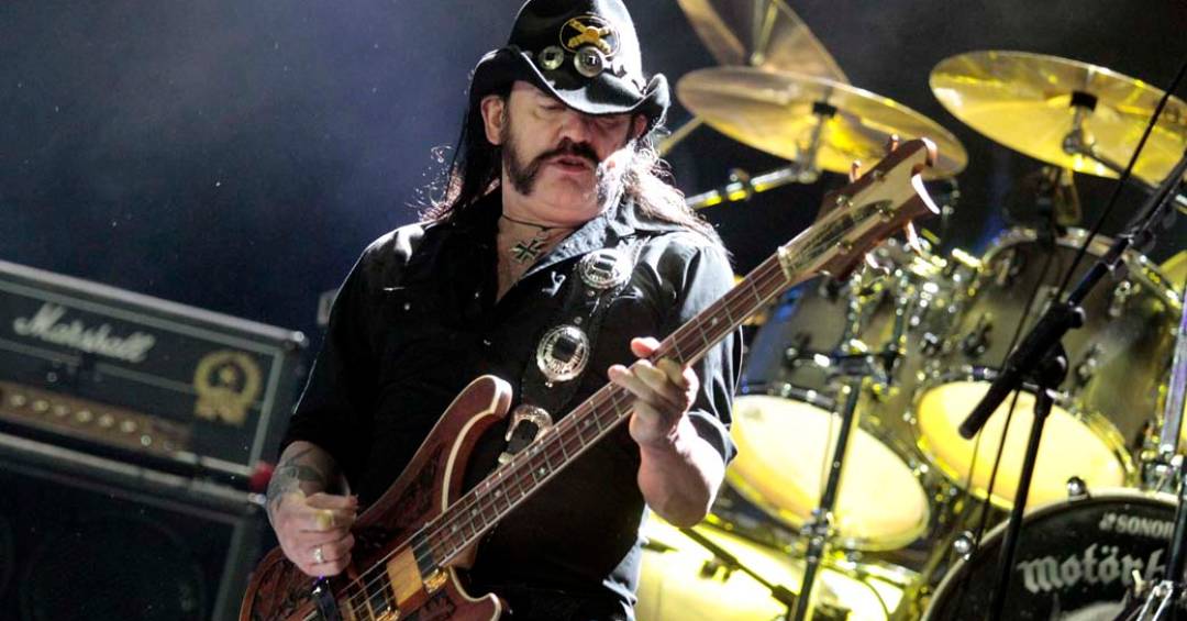 clube-de-strip-tease-vai-receber-as-cinzas-de-um-roqueiro-da-pesada