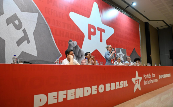 em-resolucao,-pt-defende-fim-da-anistia-e-pec-sobre-militares