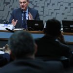 ministro-da-agricultura-anuncia-que-foco-de-gripe-aviaria-esta-contido