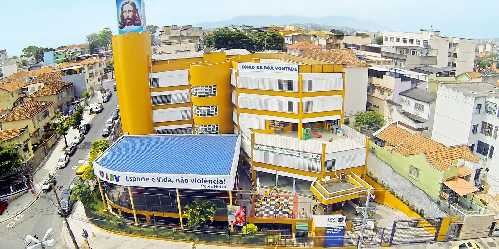 menina-de-13-anos-e-baleada-em-escola-na-zona-norte-do-rio