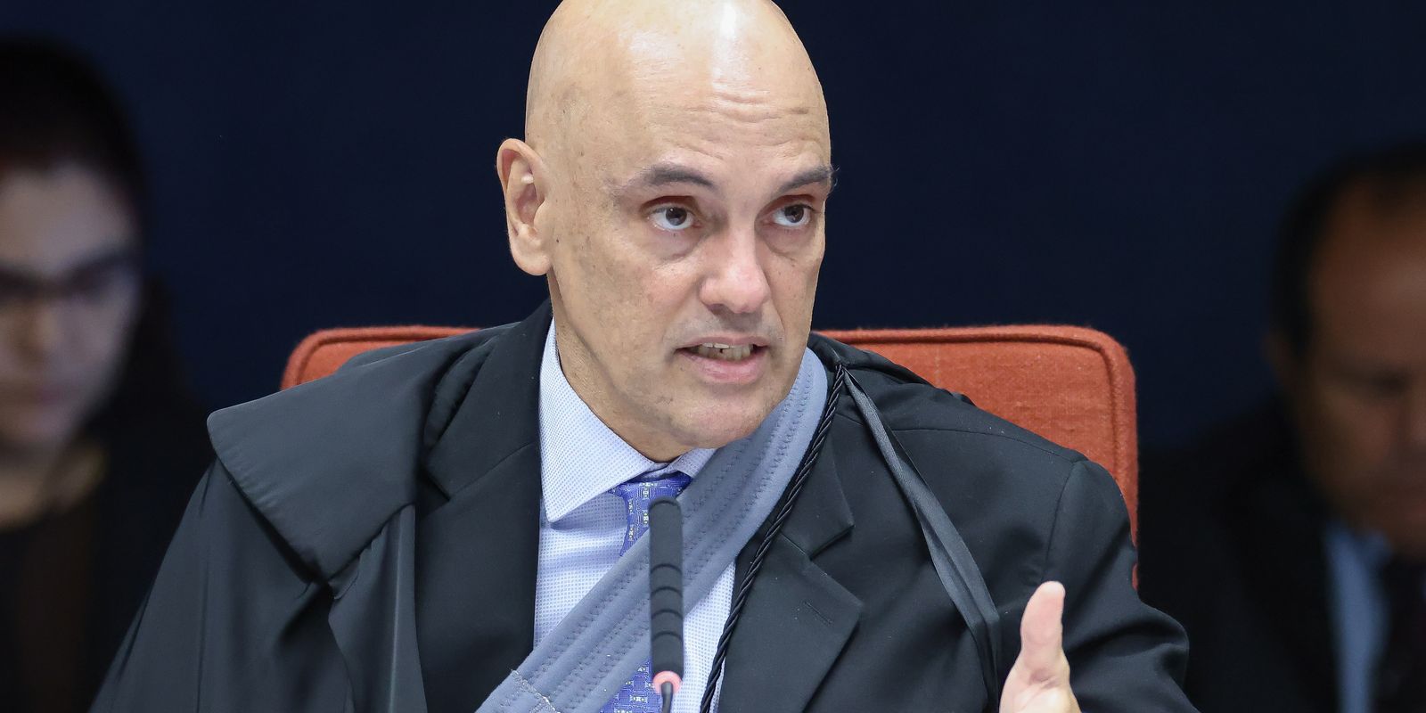 moraes:-bolsonaro-pode-ser-preso-se-usar-rede-social-de-outras-pessoas
