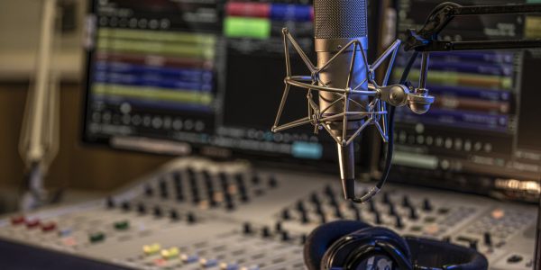 hoje-e-dia:-radioagencia-nacional,-mulheres-e-john-lennon-em-destaque