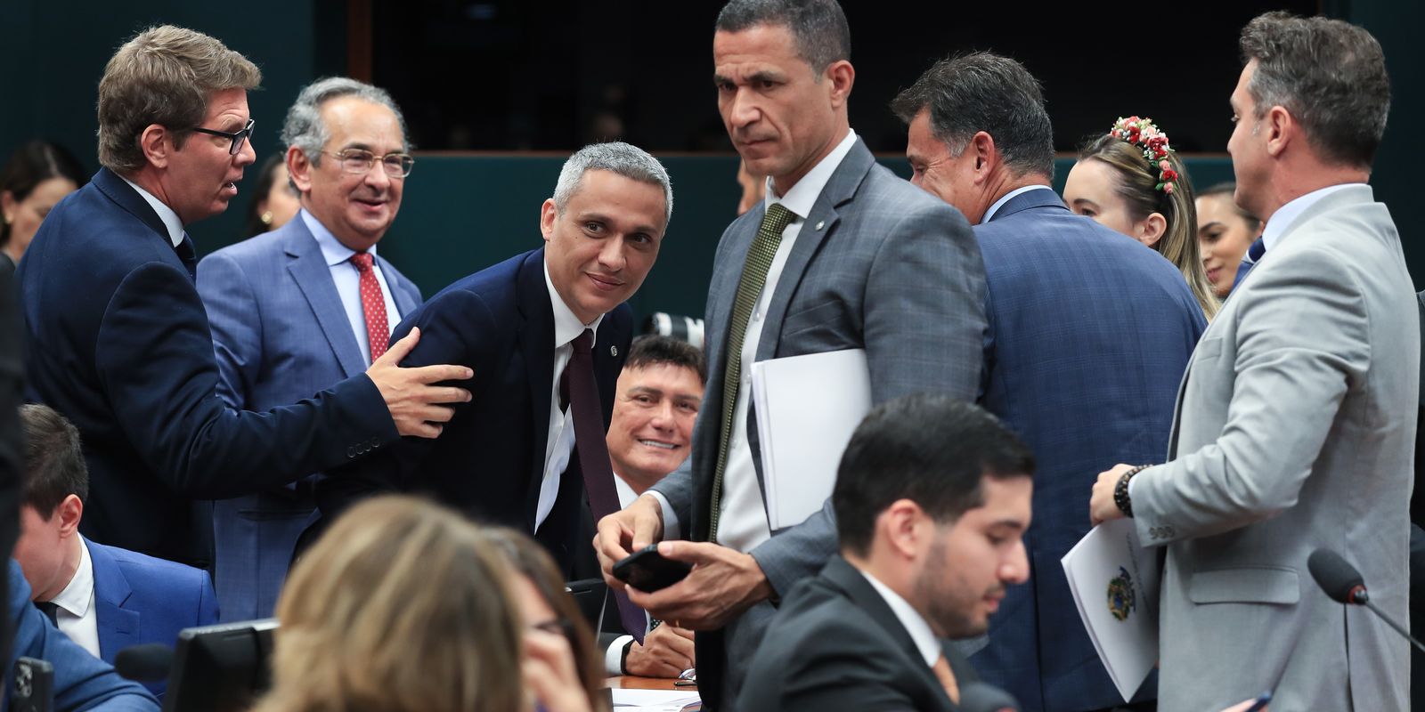 ccj-da-camara-suspende-acao-penal-no-stf-contra-deputado-gayer