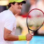 joao-fonseca-vai-a-1a-semi-de-atp-500-apos-abandono-de-rival-no-3o-set