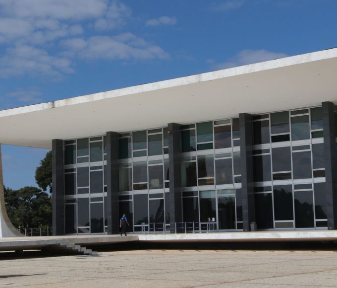 defesa-pede-autorizacao-do-stf-para-que-bolsonaro-possa-operar-ombro