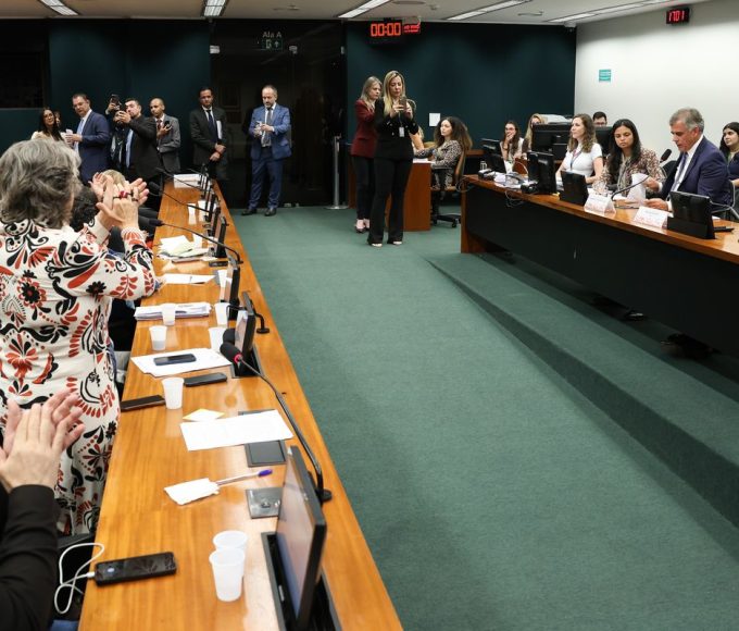 ccj-aprova-admissibilidade-de-propostas-que-acabam-com-escala-6×1