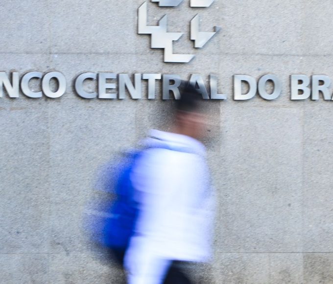 juros-elevados-mantem-pressao-sobre-endividamento-das-familias