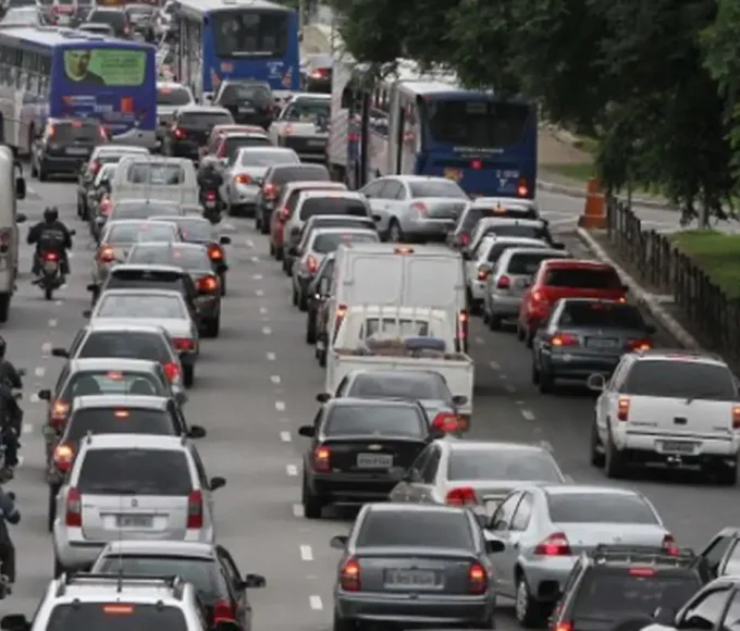 gasolina-e-alimentos-pressionam,-e-previa-da-inflacao-sobe-para-0,89%