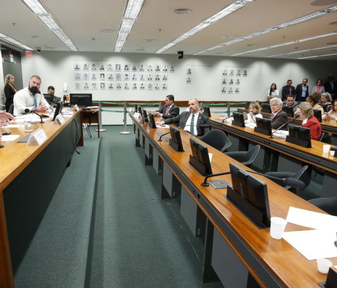 conselho-de-etica-adia-analise-contra-deputados-por-quebra-de-decoro