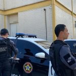 rapper-oruam,-a-mae-e-o-irmao-sao-procurados-em-operacao-contra-o-cv