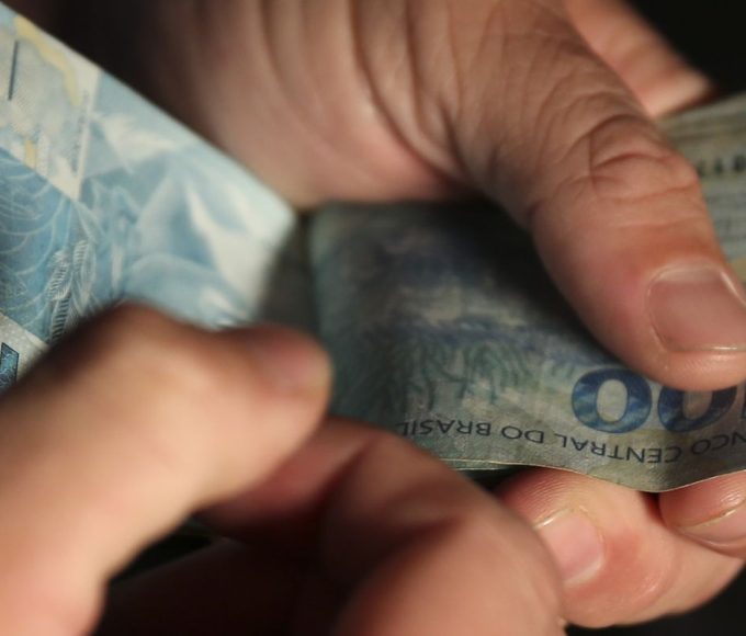 salario-medio-do-trabalhador-amplia-recorde-e-chega-a-r$-3.722